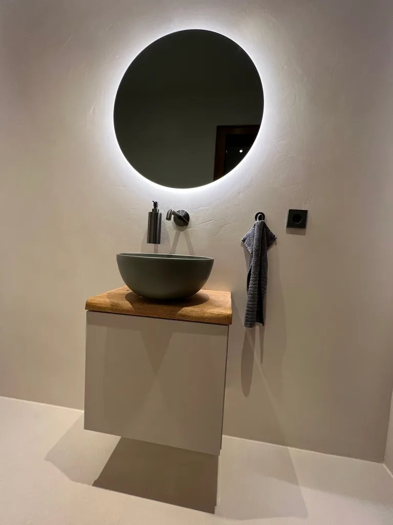 Ein Produkt für Ihr fugenloses Bad – die doppo Purofino